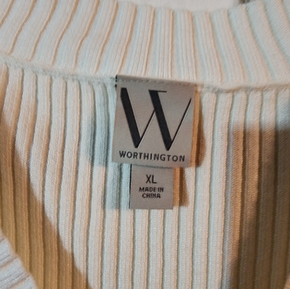 Cream colored sweater top - Picture 2 of 4